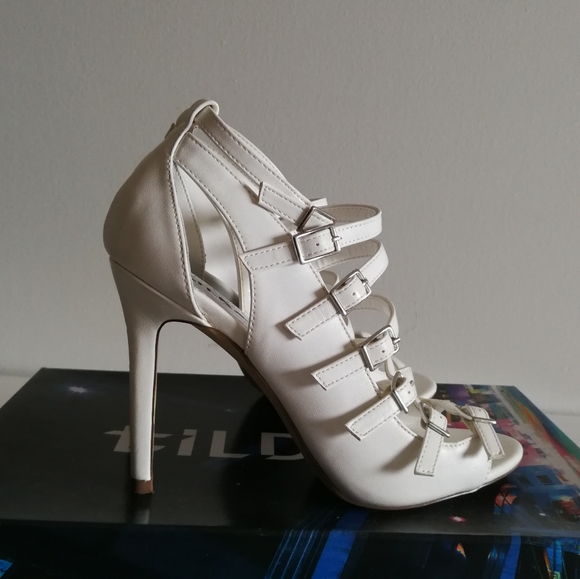 ❤️[3/$35] Tildon Janessa Strappy White Heels - Picture 2 of 12